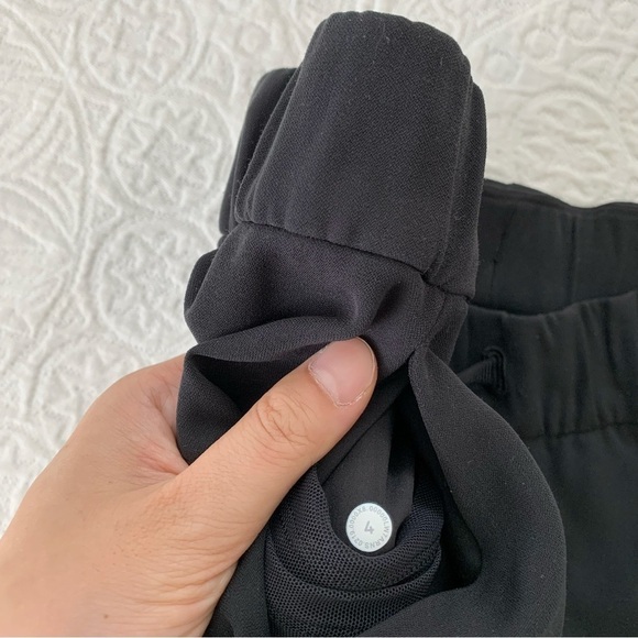 Lululemon On‎ the Fly Short (Woven, 2.5" Inseam), Black - Picture 5 of 5